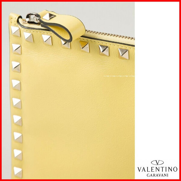 2018新作【ヴァレンティノ ヴァレンティノスーパーコピー】RockstudクラッチバッグＬ Yellow
