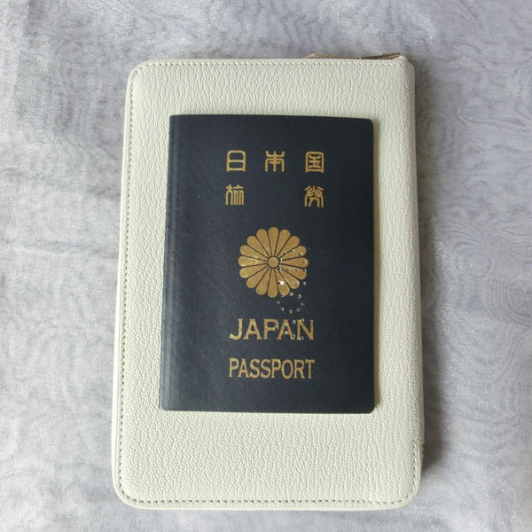 いっぱい入ります♪　エルメス希少なAZAP INTEGRA パールグレー パスポート