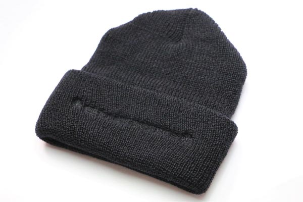 クロムハーツ キャップ コーデ 偽物 ニット帽子 マルチプラス 黒刺繍