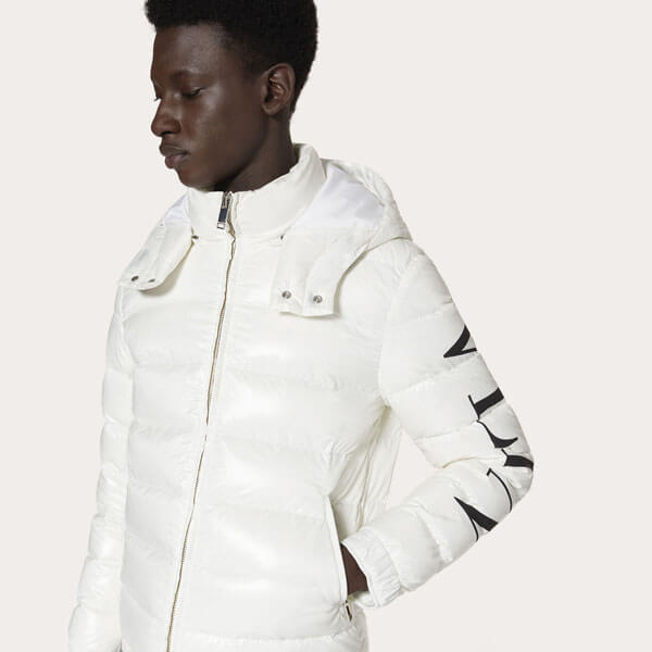 【送料込】ヴァレンティノ VLTN ダウンジャケット 黒/白 2色 UV0CNA316SM0NI