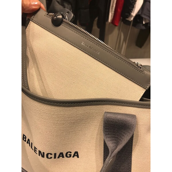 バレンシアガ ★(セールで嬉しい入荷)ポーチ付きGreyCABAS/S