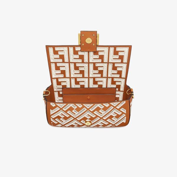 【フェンディ】/FF刺繍入りブラウンレザーバッグ偽物 8BR600AF2QF1C0G