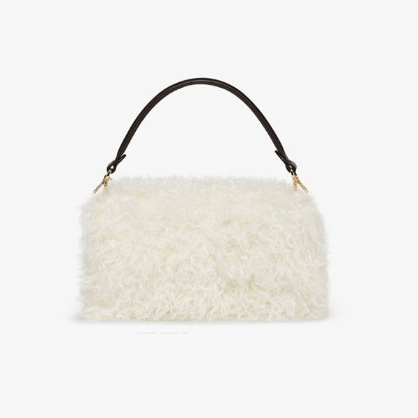bagff.ruおすすめフェンディ もこもこ 偽物 ホワイトモヘアウールバゲットバッグ 8BR600ALM3F1IVB