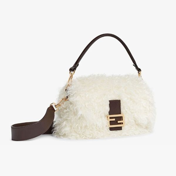bagff.ruおすすめフェンディ もこもこ 偽物 ホワイトモヘアウールバゲットバッグ 8BR600ALM3F1IVB