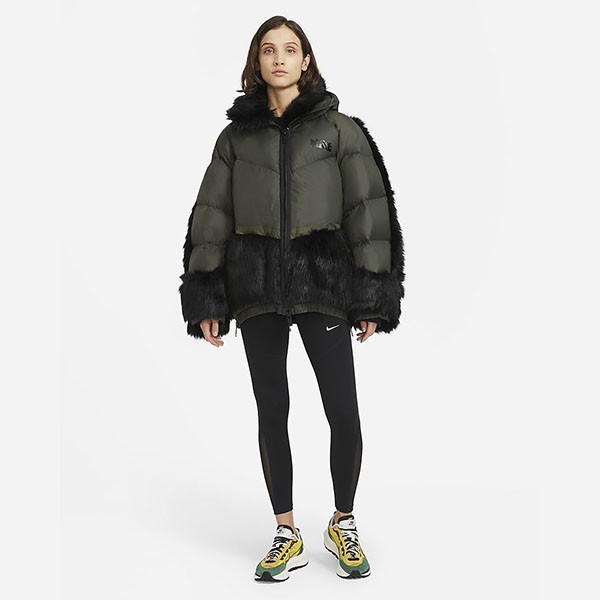 確保済み！追跡あり！ナイキ x sacai 偽物 レディース NRG PARKA ダウンジャケットCT3267-010​