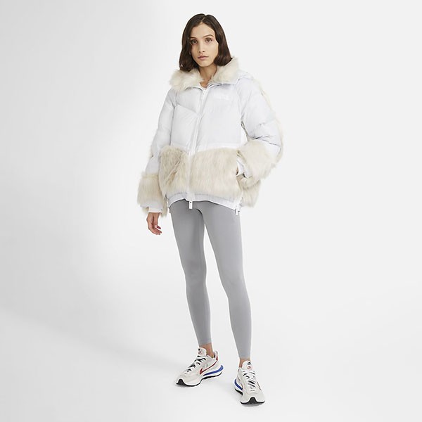 確保済み！追跡あり！ナイキ x sacai 偽物 レディース NRG PARKA ダウンジャケットCT3267-010​