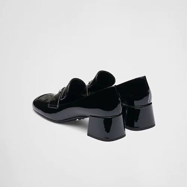 大人気★即完売必至プラダ パテントレザーローファー 偽物1D763M