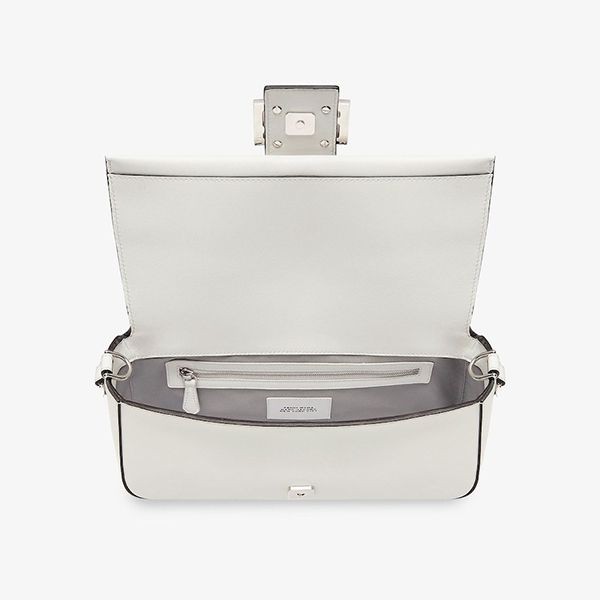 VERY掲載フェンディ 偽物 バゲット leather バゲットバッグ 2色 8BR600AMWZF1C6C