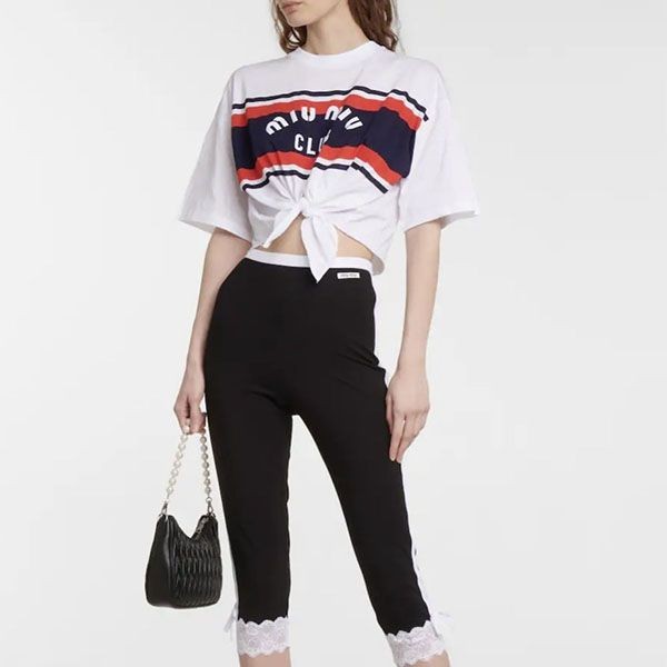 送料無料ミュウミュウ コットンジャージー クロップドヘム半袖Tシャツ 偽物 w23052002