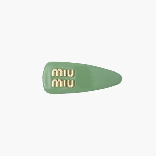 miumiu ヘアピン 偽物 パテントレザー ロゴ ヘアクリップ 全色