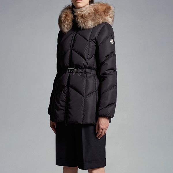 モンクレール Loriotショートダウンジャケット 偽物★ロゴ