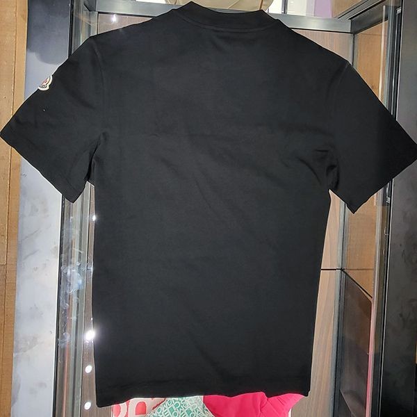大人気 モンクレール コピー衿にレタリング付きTシャツ【各色】H20918C000