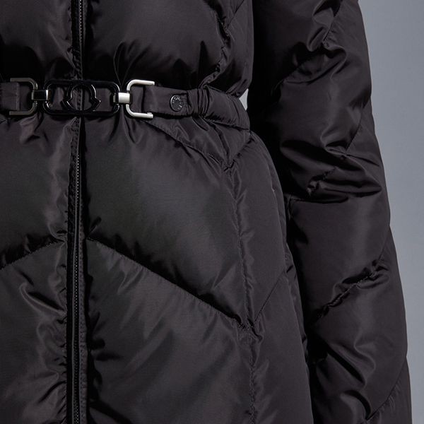 モンクレール Loriotショートダウンジャケット 偽物★ロゴ