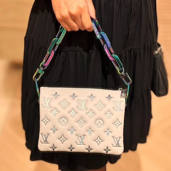 注目商品！ルイヴィトン 偽物 LV SKI クッサン BB ショルダーバック M23617