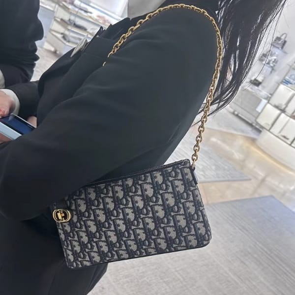 注目度NO.1ディオール 偽物 30 MONTAIGNE オブリーク ミニ ショルダーバッグ S2320UTZQ_M928