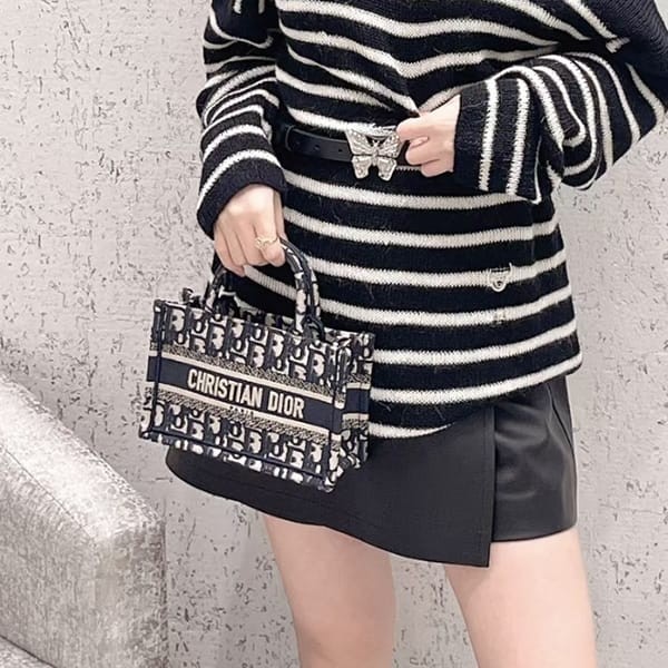 ディオール BOOK TOTE 偽物 ミニ ショルダーバッグ S5573CRIW_M928