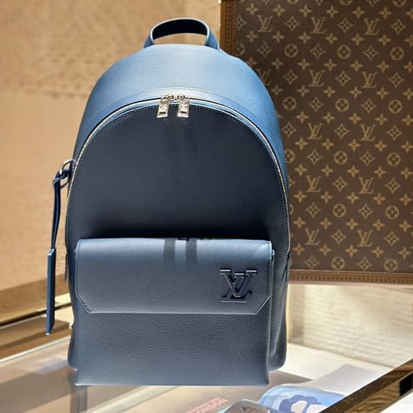 ルイヴィトン テイクオフ バックパック 偽物 2色 M23708