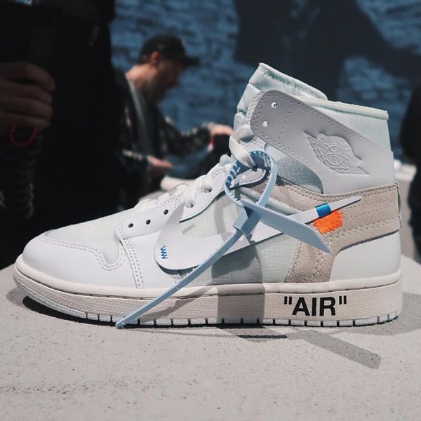 【関税込】ナイキx Off-White Air Jordan 1 Retro High スニーカー スーパーコピー AQ0818-100