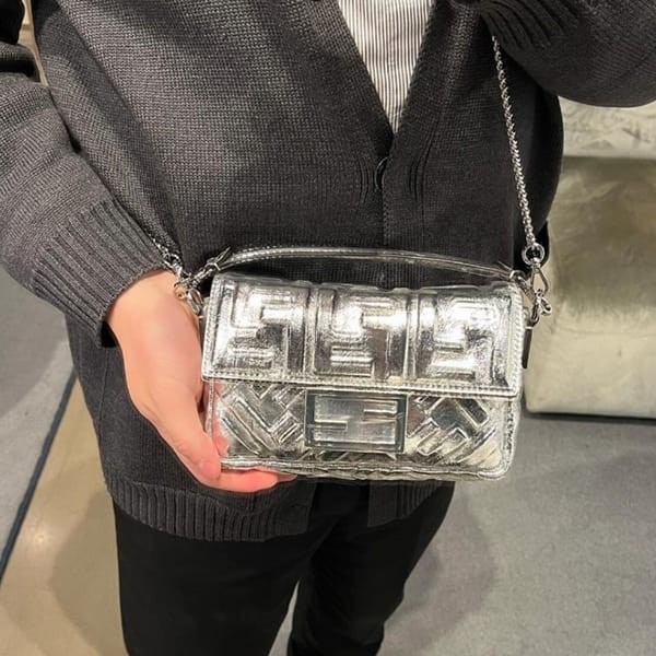 フェンディ 偽物 バゲット スモール クラクリュールレザー バッグ FF 8BS017ALVLF0MK5