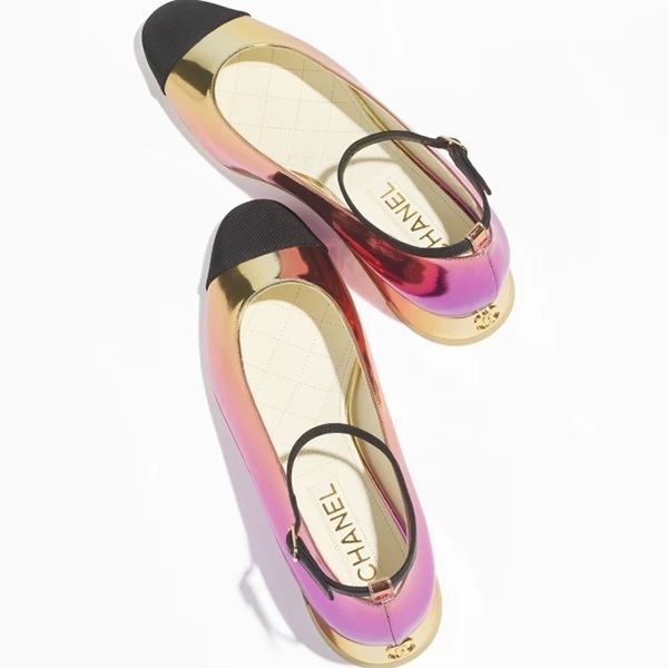 【シャネル】MARY JANES ラミネートカーフ偽物G45443 B15126 NT708