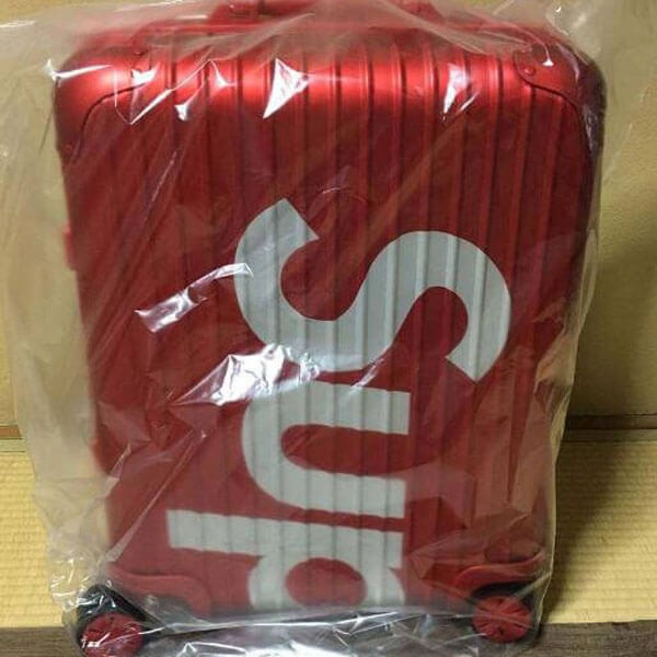 リモワ supreme スーツケース 偽物 スーパーコピートパーズ 4輪 マルチホイール 45L 大人気話題コラボ