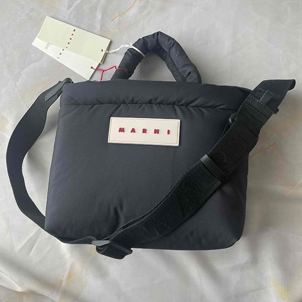 マルニ ブラック PUFF ミニトートバッグ偽物BMMP0131U2P646000N99