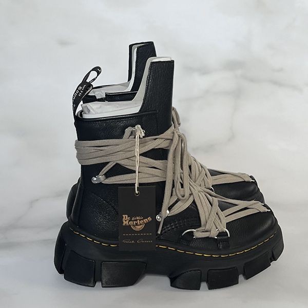 リックオウエンス ドクターマーチン 偽物 DR. MARTENS X リック オウエンス 1460 DMXL MEGA LEATHER BOOT