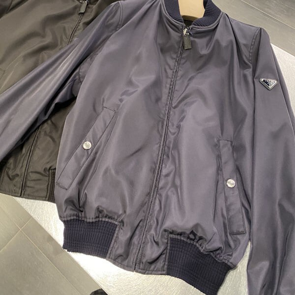 プラダ ボンバー ナイロン ブルゾン 偽物 三角ロゴ ジャケット 黒 SGH038