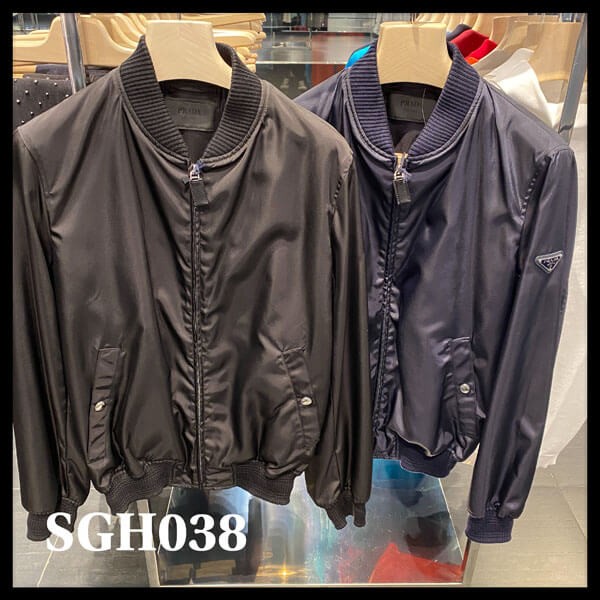 プラダ ボンバー ナイロン ブルゾン 偽物 三角ロゴ ジャケット 黒 SGH038