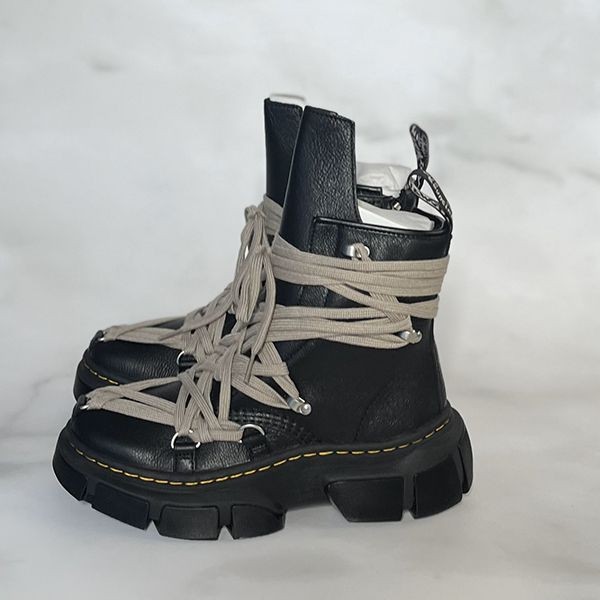リックオウエンス ドクターマーチン 偽物 DR. MARTENS X リック オウエンス 1460 DMXL MEGA LEATHER BOOT