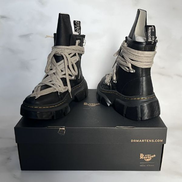 リックオウエンス ドクターマーチン 偽物 DR. MARTENS X リック オウエンス 1460 DMXL MEGA LEATHER BOOT
