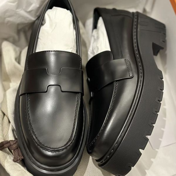 エルメス モカシン《Hitch》ローファー 偽物 H232059Z 02365