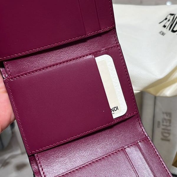 フェンディ 偽物 FFダイヤモンド ツートン 三つ折り財布 8色 8M0480ALV4F1N1G