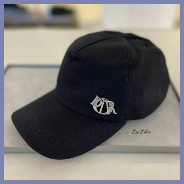 キレイ魅せデザイン! ディオール 偽物 メタリック Dior Charm rogo キャップ 483C901B4511