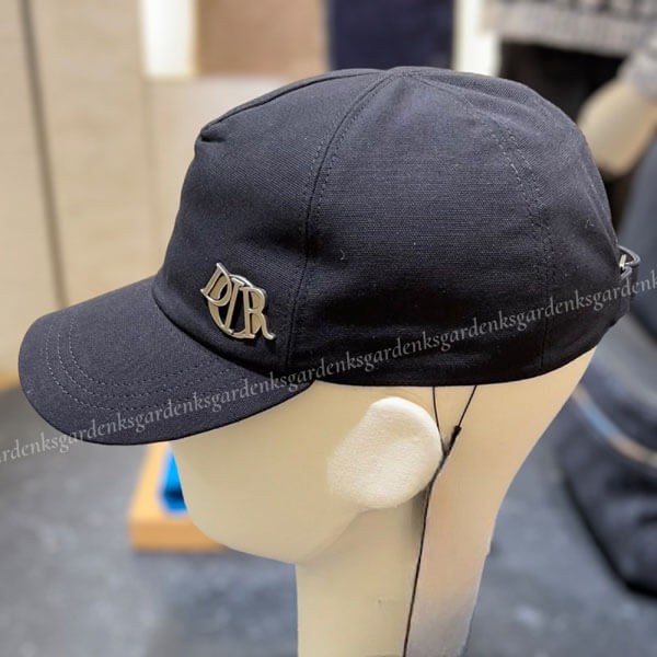 キレイ魅せデザイン! ディオール 偽物 メタリック Dior Charm rogo キャップ 483C901B4511