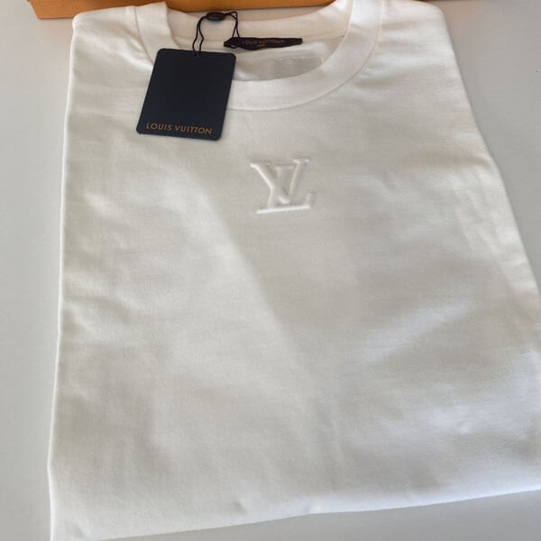 大人気 ルイヴィトン エンボス LV ロゴTシャツ ブランドシティ 偽物 1AA5E2