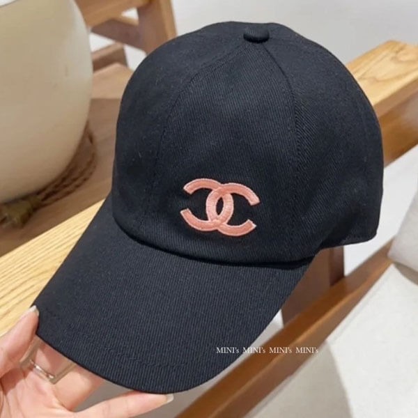 キュートな裏地 シャネル キャップ 偽物 CCロゴ付き