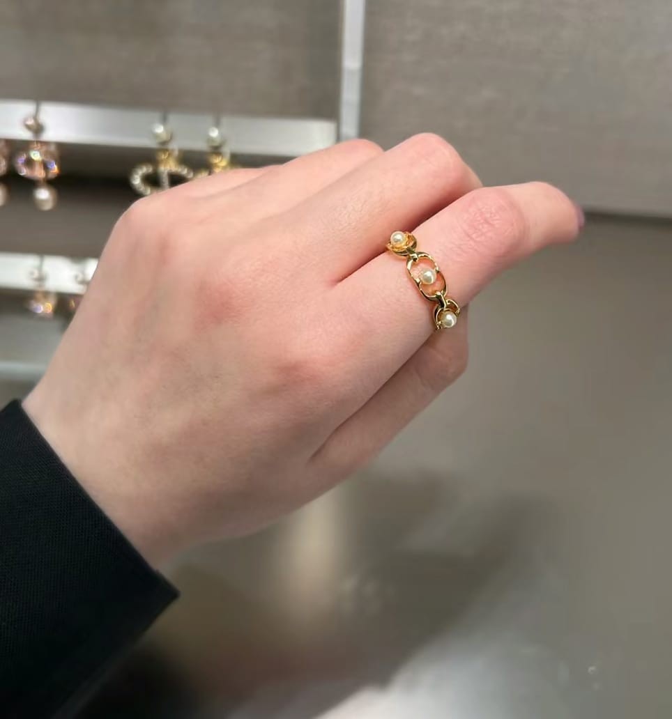 ディオール 30 Montaigne Jolie リング 偽物 R2140WOMRS_D301