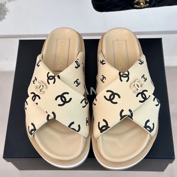可愛い♡シャネル 厚底 サンダル３色展開