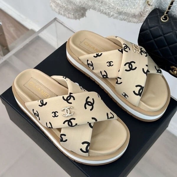 可愛い♡シャネル 厚底 サンダル３色展開