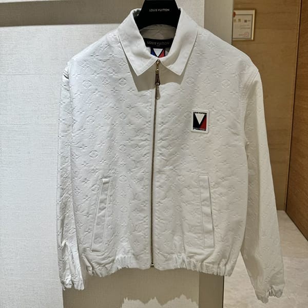 香港 スーパーコピー ルイヴィトン LV x ACエンボスモノグラムボンバージャケット 1AFZX3