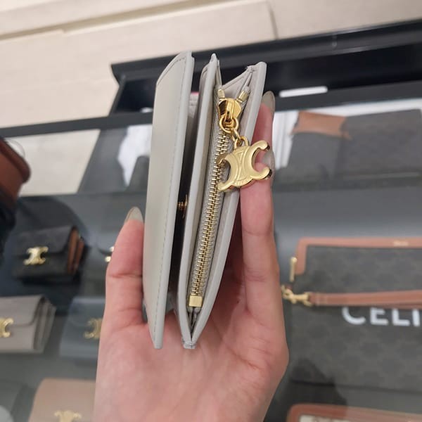 セリーヌ コンパクトウォレット トリオンフ 財布 セブ 島 スーパーコピー2色 10M103FRJ.38NO
