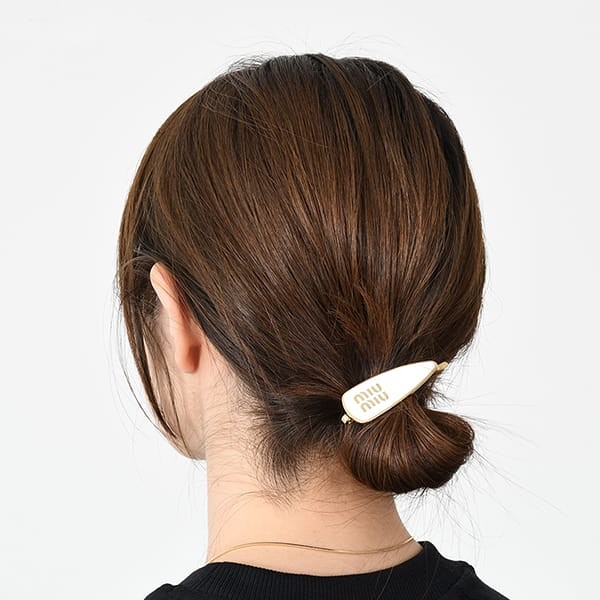 ミュウミュウ エナメルメタル ヘアクリップ 大阪 鶴橋 スーパーコピー 2色 miu00001