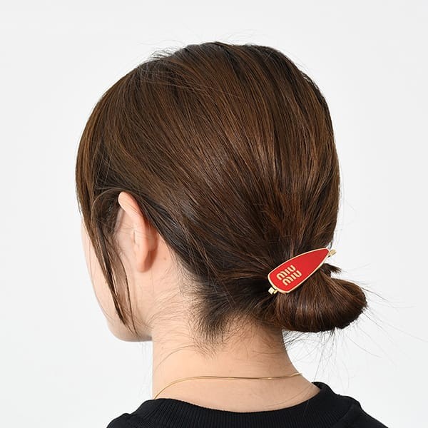ミュウミュウ エナメルメタル ヘアクリップ 大阪 鶴橋 スーパーコピー 2色 miu00001