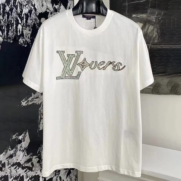 東大門 スーパーコピー ルイヴィトン エンブロイダード Tシャツ 1AFR95