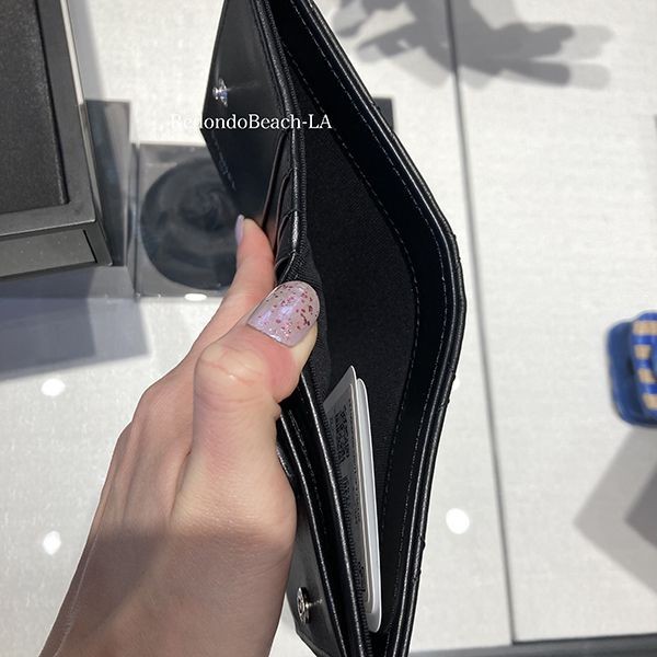 激安【マット風の大人デザイン】シャネル★二つ折り畳み財布 コピー