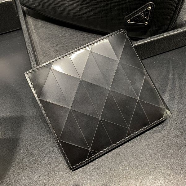 ☆プラダ 財布 偽物☆三角ロゴ・ブラッシュドレザー2折り財布2mo738
