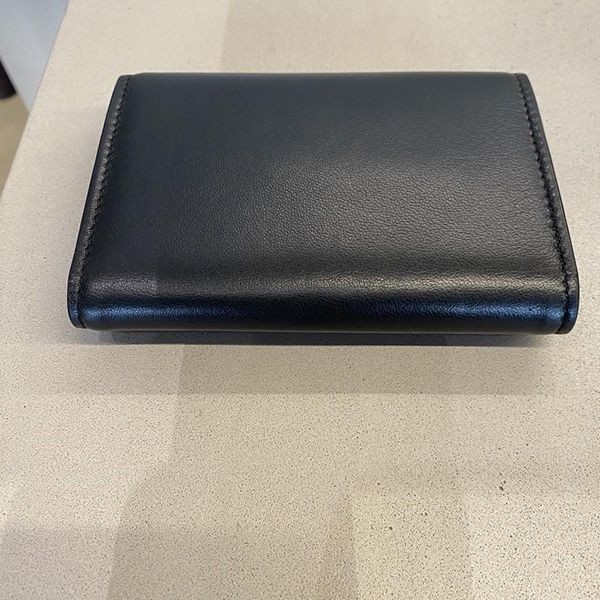 【ロエベ】パファー アナグラム バーティカルウォレット偽物 スモールc821s33x06