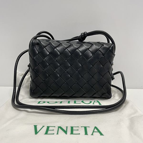 ボッテガヴェネタ 偽物 ミニ ループ カメラバッグ 723547v1g113579