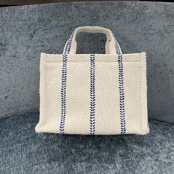 セリーヌ スモール カバ タイス トリオンフ 199162eyi.01bb